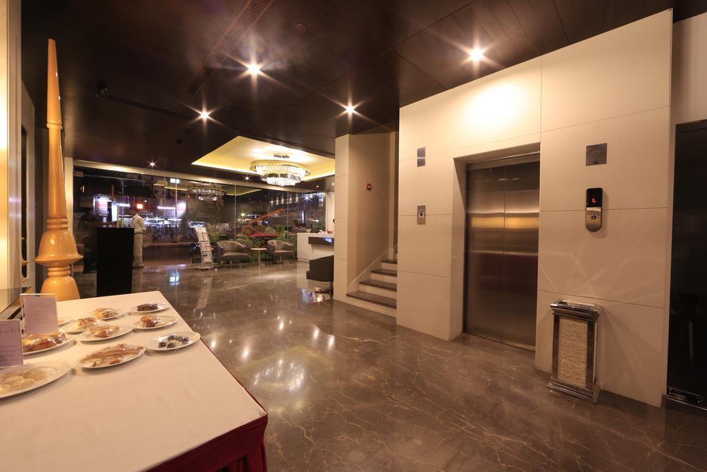 Hotel Regalia Tirupati Eksteriør bilde