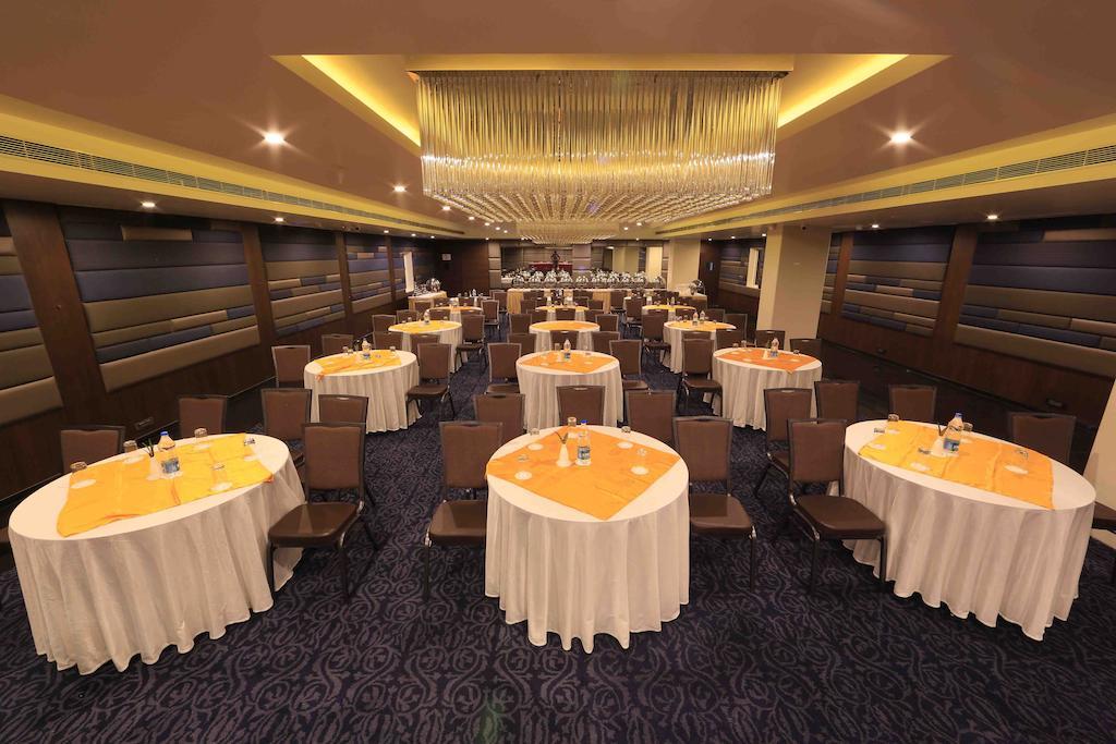 Hotel Regalia Tirupati Eksteriør bilde